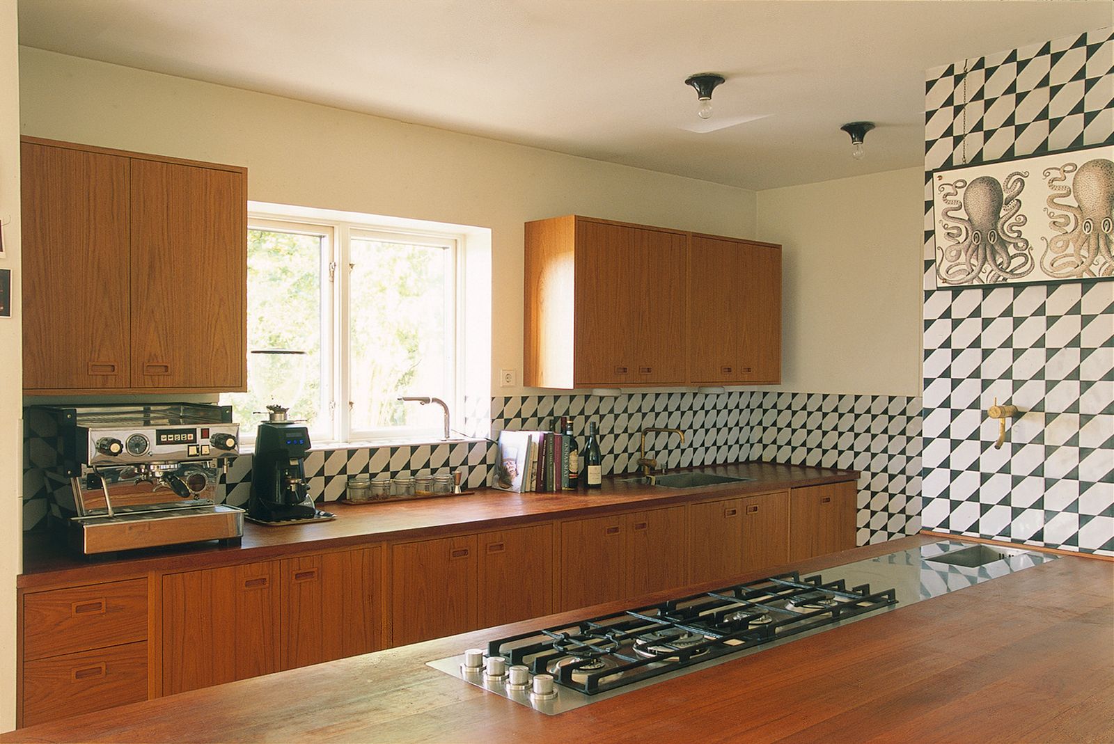 Image may contain Indoors Interior Design Kitchen Cooktop Sink Sink Faucet Lamp and Cup