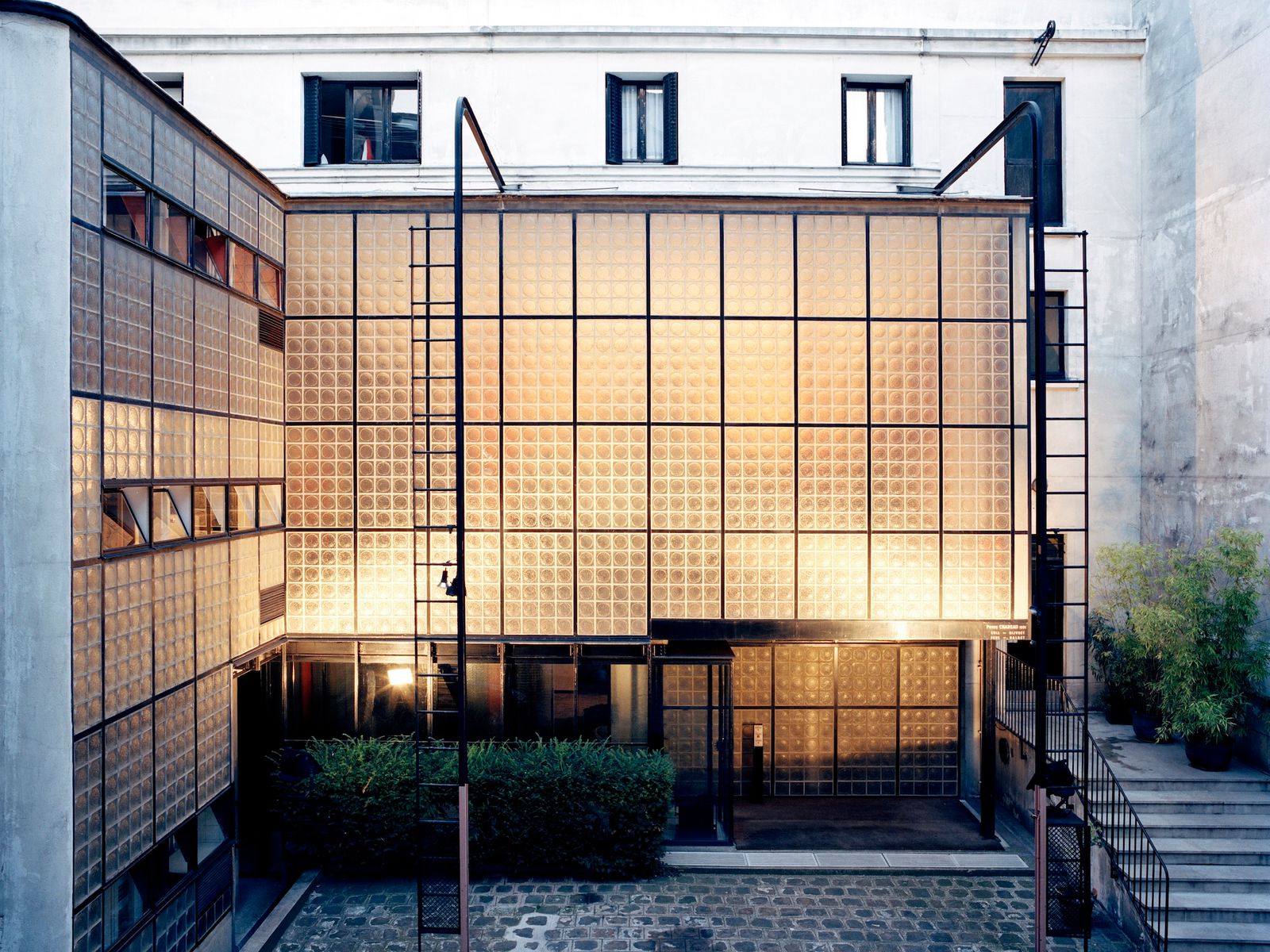 The strict simplicity of Maison de Verre