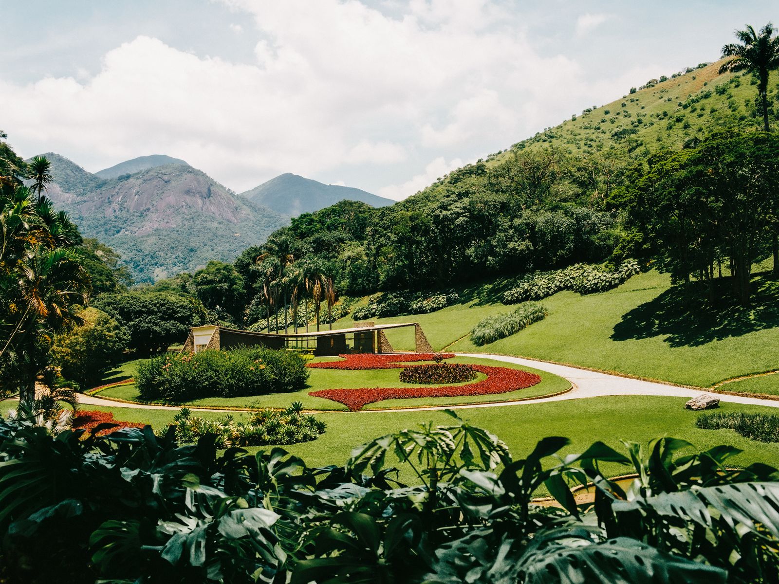 The Full Brazilian: Casa Cavanelas is a dramatic piece of Latin Modernism