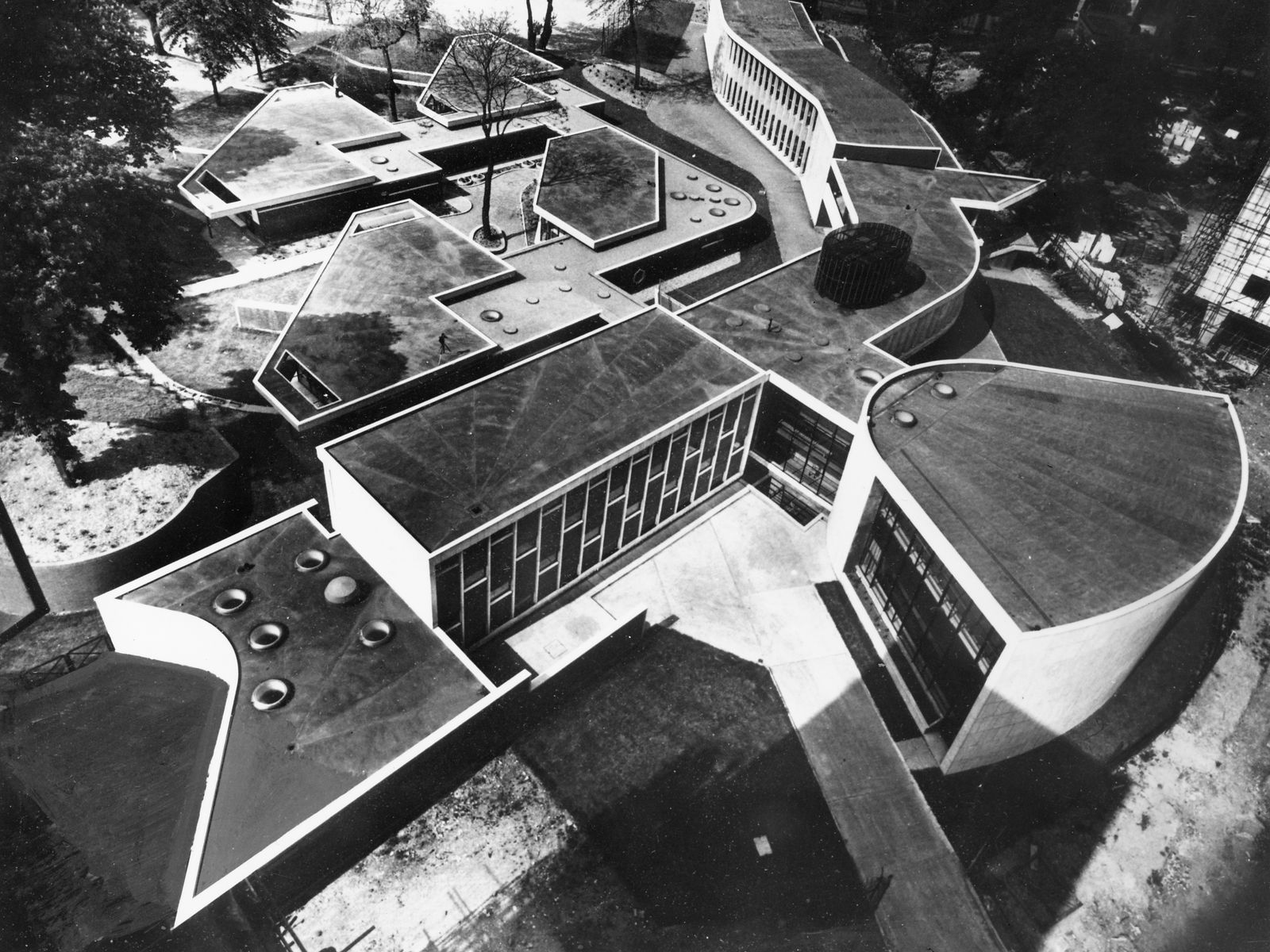 Hallfield monitor: a radical 1950s primary school designed by Denys Lasdun