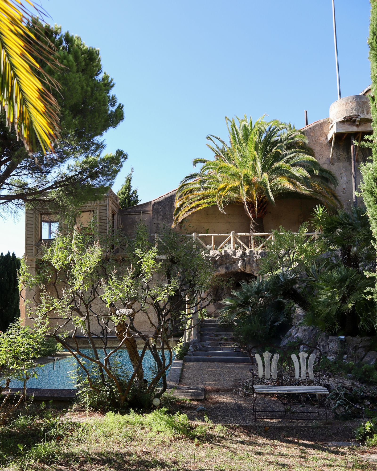 Image may contain Architecture Building House Housing Villa Hacienda Backyard Nature Outdoors Yard and Plant
